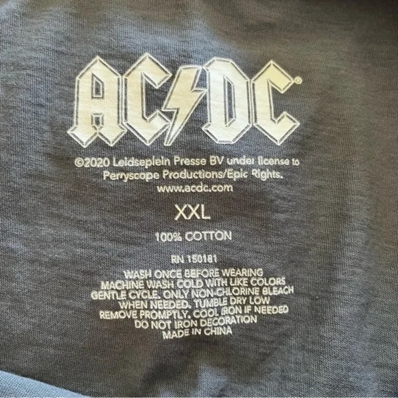 AC/DC | Women's Gray AC/DC High Voltage Short Sleeve Cotton Band Tee, XXL - Picture 4 of 4